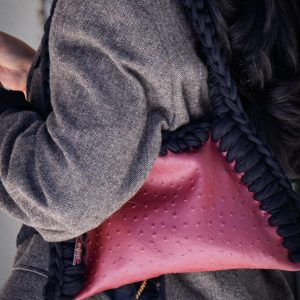 BILLIE – SIMILI CUIR AUTRUCHE BORDEAUX / NOIR